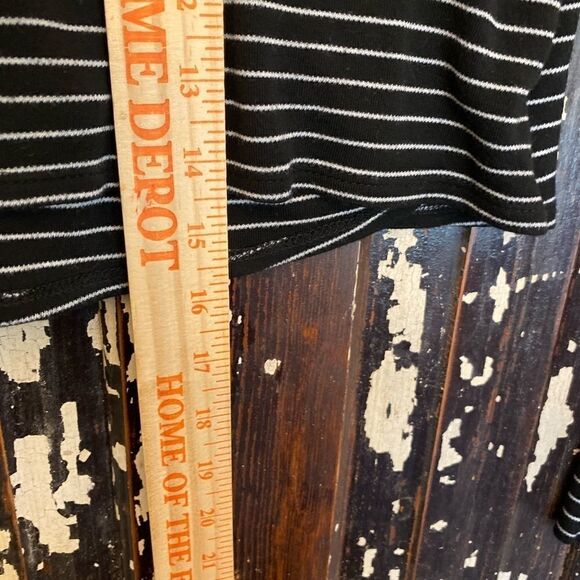 EUC Wild Fable striped wrap crop top. Size Small. - Picture 3 of 4